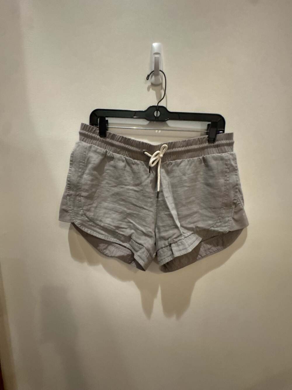Athleta Woman's Sz 10 Beachside Bali Linen Shorts Gray Drawstring Elastic Waist